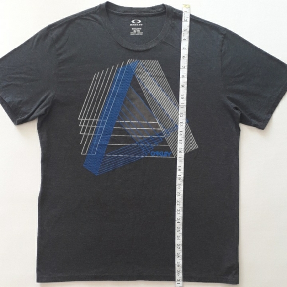 ● Oakley | men's short sleeve Graphic Tee Shirt - Picture 8 of 10